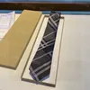 Män slips designer mode märke klassisk rutig slips lyxiga rutiga slipsar män kostym tillbehör avslappnade band cravate nackkläder sdlx
