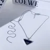 Eleganti collane a ciondolo a triangolo a triangolo designer Psernatore di lettere di lusso marca inossidabile in acciaio inossidabile festa di nozze