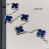 Designer Van Bracelet Four Leaf Clover Bracelets Cleef 2024 Noël Nouveau produit Clover Femmes Luxe Peter Stone Blue Pendentif Collier de haute qualité