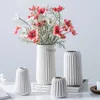 Vases Modern Simple Ceramic Vase for Dried Flower Home Decor European Style Living Room Tabletop Accessories Porcelain Hydroponic Vase YQ240117