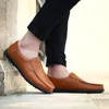 Masculino de couro genuíno da marca casual masculina mocassins deslize respirável em sapatos de direção preta plus size s