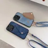 Étui de téléphone à bandoulière pour iPhone 11-15 Serials Housse de téléphone en cuir à texture denim de qualité supérieure avec porte-carte à fente et lanière