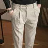 Abbigliamento autunnale Pantaloni da completo slim in velluto a coste di lusso da uomo Design di personalità Pantaloni semplici casual premium in tinta unita 240117