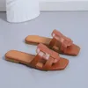 2024 Nieuwe Zomer Vrouwen Slippers Romeinse Mode Ontwerper Platte Schoenen Latex Zachte Zool Schoenen Vrouwen Ademend Strand Flip 240117