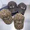 Modeontwerper Leopard Print Hole Baseball Cap mannen en vrouwen met hetzelfde informele veelzijdige geschikt voor alle seizoenen van het jaar