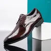 Klänningskor Herrsko Fashion Metal Wire Ritning Mens Wingtip Oxford Leather Brogue Business Large Size Formell för män