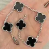 Bracelets de charme de créateurs Van Four Leaf Clover Cleef Bracelet 2024 Nouveau Double Face Fourleaf Cinq Fleurs Femmes DIY USA High Street Acier Main Bijoux Cadeau De Luxe Pour G