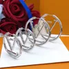 Orecchini in oro e argento con disegni belli ed eleganti da donna come regalo, gioielli firmati per San Valentino