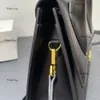 Bolsos Elegante Un Diseñador Muestra Un Romance Francés Diferente, El Cuero Delicado Se Siente Muy Buen Bolso, Bolso De Hombro Bandolera, Con Asa De Bolso Inteligente