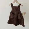 Vestidos de menina 2023 Autumn New Baby Girl Retro Corduroy Dress Fashion Kids Kids Strap Dress Dress Square Collar Dress Dresses Dresses Dresses H240508