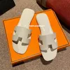 Luxury Paris Designer tofflor för kvinnors damer mode låga klackar läder glider plattform kvinna pantoufle sandles dhgate trend rum utomhusskor skjutreglage 35-41