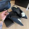 обувь канала Chanelliness премия роскошные женские сандалии дизайнер дизайнер камелия в стиле камелия с низким каблуком Rhombus Slippers Fashion Ladies Classic Buckle Beach Shoes House Высокое качество