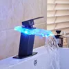 Robinets d'évier de salle de bains Vidric Bronze huilé LED à changement de couleur, robinet mitigeur de lavabo en verre monté sur le pont