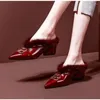 Slipare kvinnor tofflor slingback sandaler skor mode pekade tå slip på damer höga klackar elegant klänning sexig kil röd vår höst