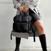 Sac à dos style créateur de mode sac à dos pour femme hiver sacs à bandoulière matelassés pour femmes espace vers le bas sacs à main rembourrés grand sac de voyage unisexe chic T240116