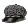 Leopard Pearl Spring Autumn Women moda Koreańska wersja beret cieniowanie dziewczyna osobowość szczytowa czapka sboy hat 240116