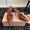 Patentläder slingback pumpar klackar med spänne utsmyckade stilett sandaler 100 mm klänningskor kvinnors lyxdesigner högklackade spetsiga tå aftonklänningskor