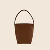 Röd tote rentility Rad Bucket Bag äkta läder stor kapacitet minimalistisk design fredlig och naturlig rese crossbody väska crossbody väska lyxväska ny 10a väska