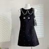 夏の女性ドレスデザイナースカートダイヤモンドレター刺繍入りグラフィックノースリーブドレスカジュアルスリムな小さな丸いネックドレス