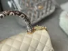 12a helt ny spegelkvalitetsdesigner Small Coco Flap Bag 23cm Luxurys Handle Handväskor Kvinnor äkta läderkaviar quiltad handväska svart axel guldkedja
