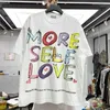 T-shirt da uomo 2022ss Colorato Lettera grande Stampa cuore piccolo T-shirt girocollo allentata Uomo Donna T-shirt di migliore qualità Top Teeyolq