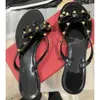 Women Designers Luxurys Sandals Rivet Brand Bow Knot Flat Slippers Sandal Studded Girl Jelly Platform Slides Lady Flip Flop