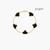 Designer Van Bracciale Four Leaf Clover Bracciali Cleef 2024luxury trifoglio quattro braccialetti di fascino di moda per ragazze donne oro 18 carati argento nero bianco rosso verde reggiseno di marca