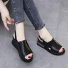 Skórzany klin Summer Buty Sandals Sandals komfort stały kolor miękki damski platforma dla sandalii chaussure femme 266