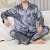 Vêtements de nuit pour hommes Hommes Pyjama Set Automne Satin Revers avec chemise à manches longues Pantalon large pour le printemps