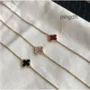 Designer Van Armband Four Leaf Clover Armband Cleef Armband 3Colors Designers Fashion Design Double Side 4Clover Charm Armband 18K Gold Rostfritt stål Lux