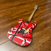 Eddie Van Halen Fran-ken Heavy Relic 5150 Guitarra eléctrica Cuerpo rojo decorado con rayas blancas y negras Envío gratis