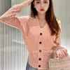 Pulls pour femmes de créateurs Xiaoxiangfeng tricoté col en V creux cardigan à manches longues haut mince avec châle court sur le dessus, pour l'automne T3N0