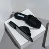 2023 designer donna appartamenti pantofole scivoli sandali moda estate signore strass tempestato di diamanti pantofola superiore donna sexy scarpe triangolo mocassini infradito