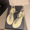 2024 Nouvel Été Appartement Sandales Femmes Cristal Clip Toe Slide Tendance Marque De Luxe Chaussures Pour Femmes Plage En Cuir Bottes Slide 240117