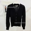 Pulls pour femmes de créateurs Xiaoxiangfeng tricoté col en V creux cardigan à manches longues haut mince avec châle court sur le dessus, pour l'automne T3N0