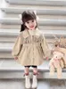 Cappotto da ragazza primavera e autunno 2024 Trench per bambini in stile occidentale Abbigliamento per bambini Neonata Sottile Lungo