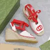 2024 Summer Canvas Embroidered Peep Toes Shoes Espadrilles Sandaler Wedge Patform Pumpar Heels Women's Luxury Designers Fashion Ankel Strap Casual Shoes With Box