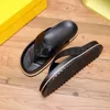 Zapatillas de diseñador para hombre Sandalias de moda de cuero de verano Zapatos de playa casuales y cómodos para hombre Presentación de diapositivas del hotel Zapatillas suaves Vacaciones junto al mar Chanclas con caja