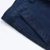 Jeans elasticizzati di arrivo per uomo Primavera Autunno Pantaloni casual in cotone di alta qualità con vestibilità regolare Pantaloni larghi blu scuro 240117