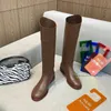 Karligraphy botas hasta la rodilla de cuero marrón botas altas de tacón bajo botas lisas sin cordones con punta de almendra Botas de caballero diseñadores de lujo para mujer marcas zapatos para calzado de fábrica