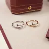 Luxury Band Rings Copper Juste Brand Designer Full Crystal smal nagel öppen fingerring för kvinnor Bröllopsmycken med boxfestgåva N2QM