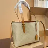 Tygväska svarta axelpåsar lyxiga crossbody läderväska hög volym tygväska för kvinnors shopping resor olika stilar specifikationer färger billiga designer väskor