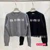 Tasarımcı Kadın Sweaters Miu Home High Edition Sonbahar Yeni Yuvarlak Boyun Jacquard İnce Fit Kısa Kısa Kükürtme Kaşmir Kazak Sweater Uzun Kollu Kazak 4MVA