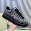 Zapatillas de deporte para mujer, diseñador de cristal, zapatillas de deporte de gran tamaño, tendencia de moda para hombres, diseñador de marca famosa, zapatos para caminar bicolores, las tendencias de zapatos de vestir finos van con todo