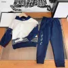 Tute per bambini di lusso firmate per bambini tute per bambini Set autunnali Taglia 90-150 CM 2 pezzi Pullover con cappuccio e pantaloni della tuta per neonati con design a contrasto CHG2401189-25