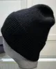 ベレー帽は男性と女性のための冬のウールの糸を生産しました屋外ショッピングニット暖かいドームの帽子