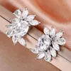 Pendientes de tuerca 2024 elegantes blancos/amarillos con circonita cúbica brillante, joyería ostentosa para boda para mujer, joyería delicada para las orejas