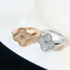 مصمم Love Van Clee Fanjia High Edition Clover for Women مطلي بالذهب مع Gold Diamond Full Lucky Grass Ring Fashion Ring