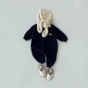 Rompers Pullover Spring Autumn New Spädbarn långärmad romper söt brev tryck nyfödd baby bomull jumpsuit singel bröstkläder 0-24m H240508