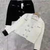 Spring Fall Women's V-Hals Cardigans White Sweaters Sticked Designer Metal Decoration Jumper Tröja för Girls Woman